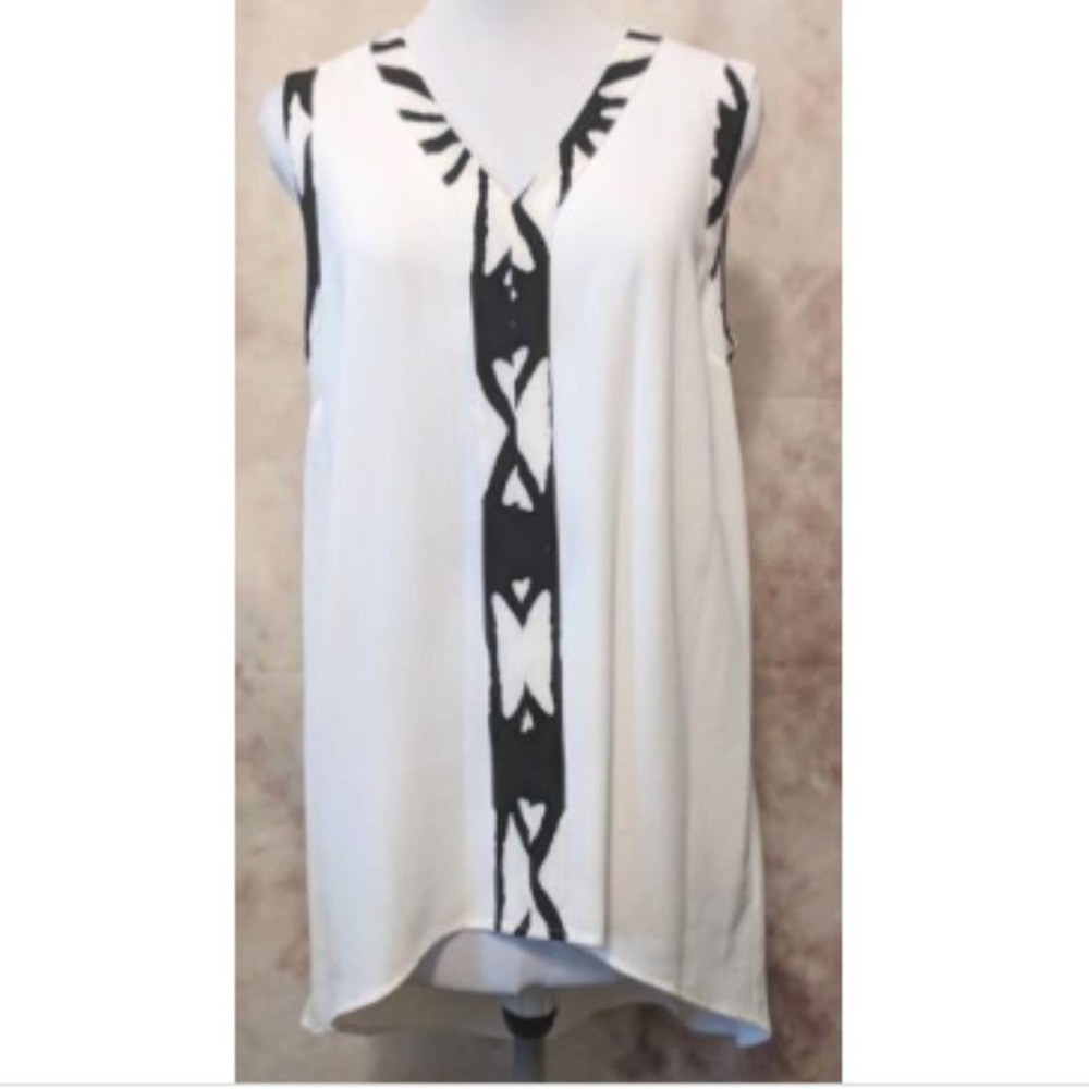 3/$25 Vince Camuto Kenya Blues Hi Lo V Neck White